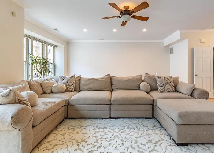 Windy Getaway - 3br 2ba Townhouse Chicago